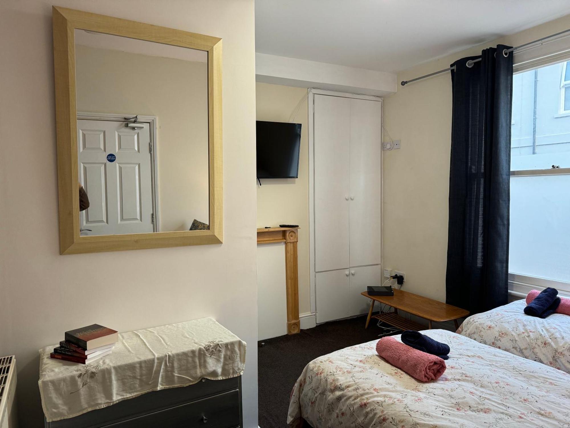 Comfortable Home Away From Home, Town Centre, Free Parking,Multiple Rooms Cheltenham Buitenkant foto