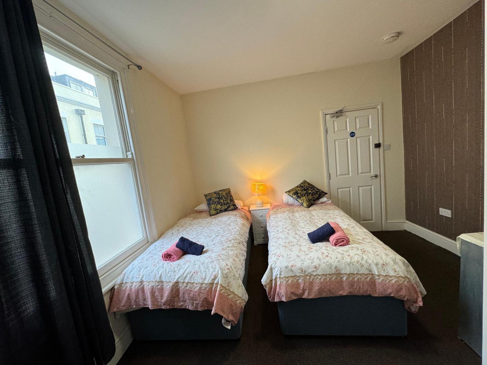 Comfortable Home Away From Home, Town Centre, Free Parking,Multiple Rooms Cheltenham Buitenkant foto